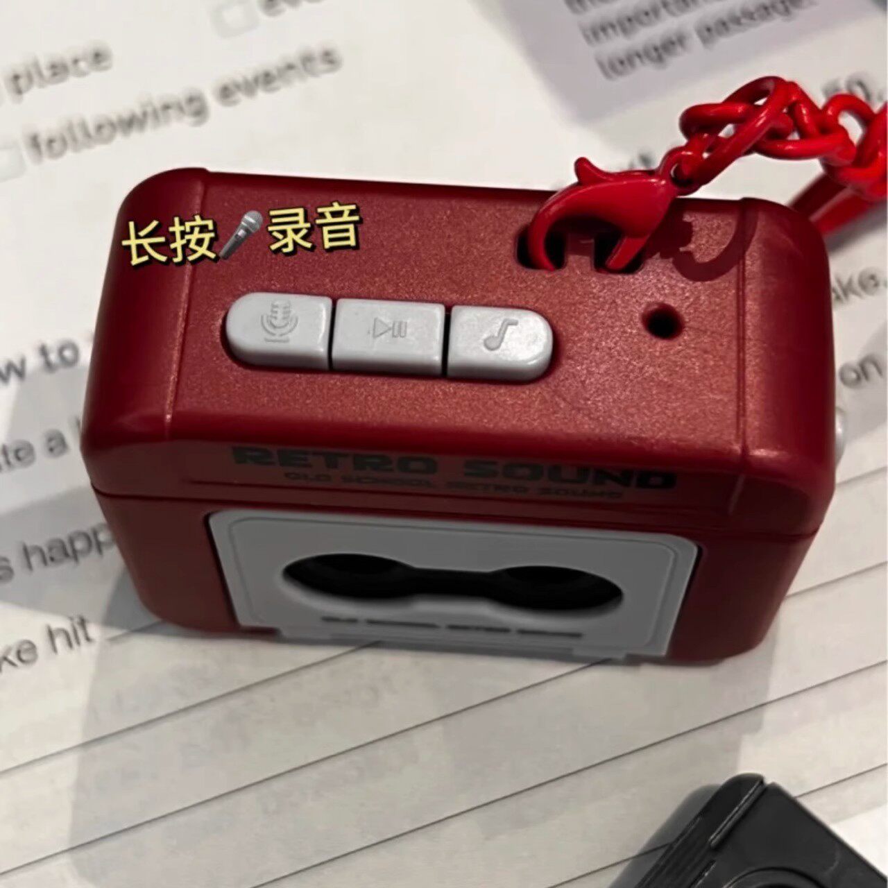 复古录音机可放歌钥匙扣迷你音乐盒挂件摆件公仔女生网红玩偶玩具