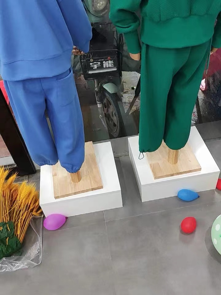 定制服装店地台展示台网红直播脚踩台婚纱模特站台橱窗增高台底座-图1