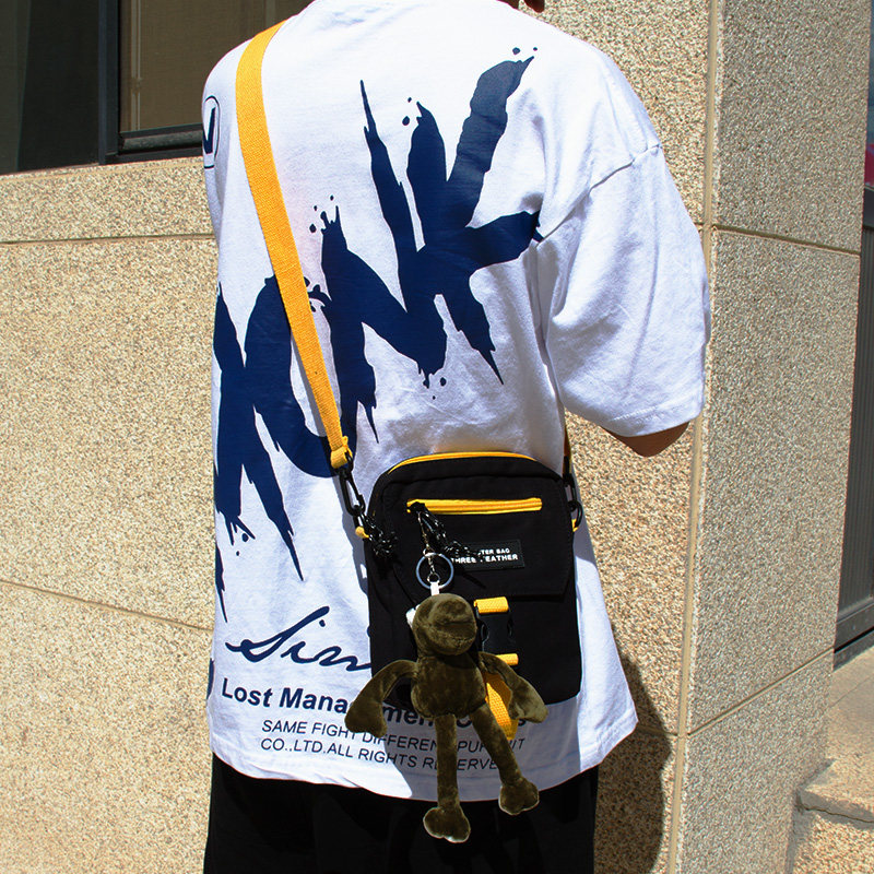 男士潮牌2020新款ins日系斜挎包 尼麦男士包袋