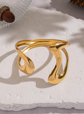 不规则爱心镂空手镯64