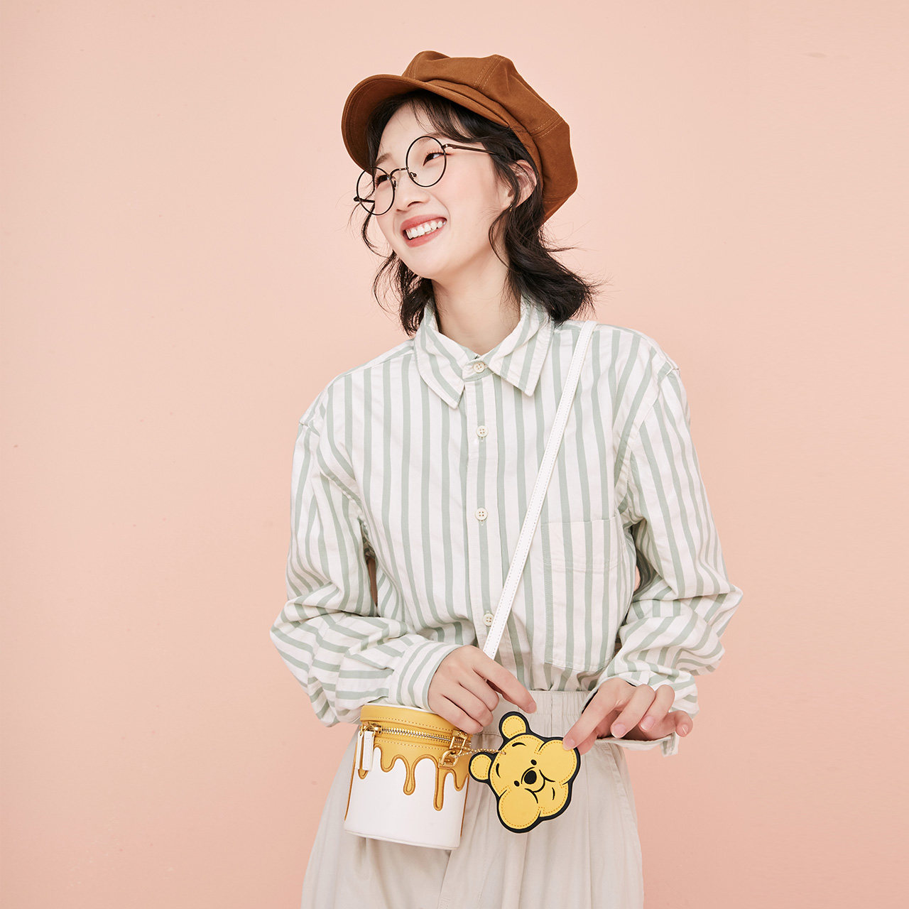 不莱玫迪士尼联名小熊维尼女水桶包 singingbags女士包袋