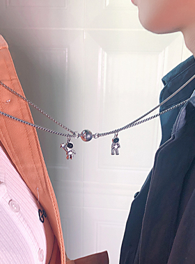 情侣磁吸宇航员项链相520礼物