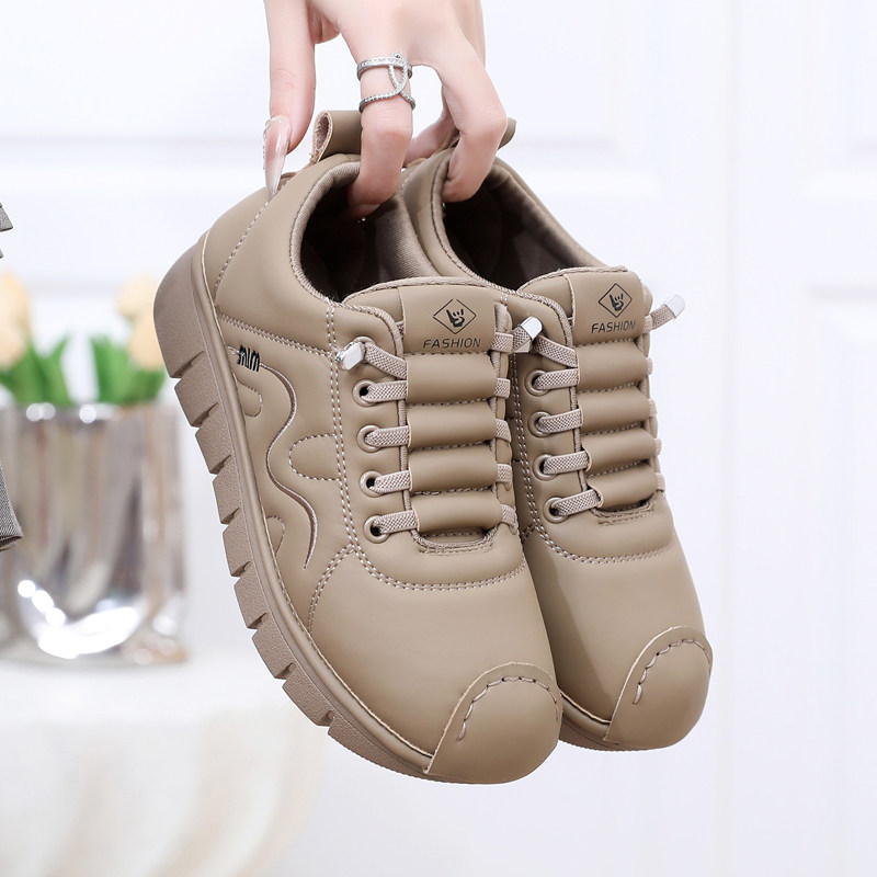 软皮软底妈妈鞋秋冬款透气平底防滑休闲鞋加绒一脚蹬不累脚运动鞋 - 图0