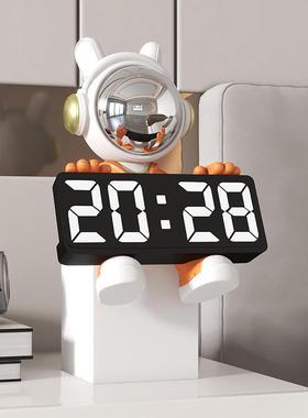新款直销创意宇航员时钟桌面装饰摆件客厅入户玄关电视柜酒柜床头