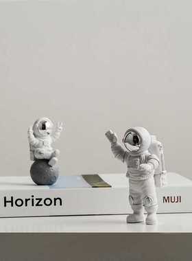 新款直销创意卡通太空人家居装饰品房间桌面宇航员摆件礼物夜市摆