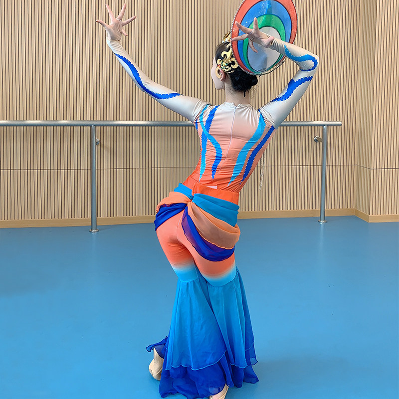 新款飞天舞蹈演出服装敦煌丝路汉服 苏缕民族服装/舞台装