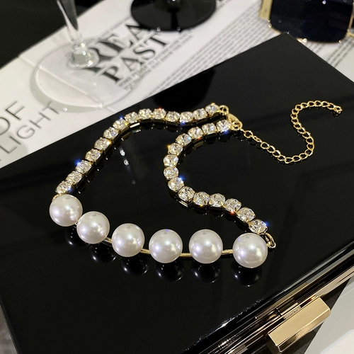 Бусины из жемчуга, ожерелье, небольшая дизайнерская короткая цепочка до ключиц, изысканный стиль, популярно в интернете, простой и элегантный дизайн, тренд сезона