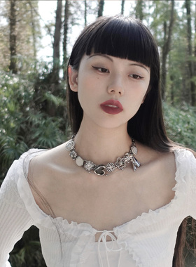 后摇白色纯欲纽扣项链钛钢