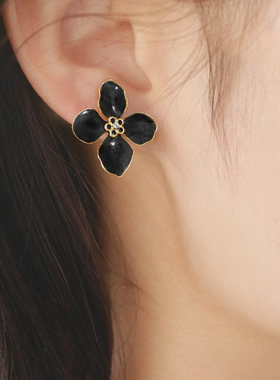 【自营】OSEWAYA耳夹白色绣球花
