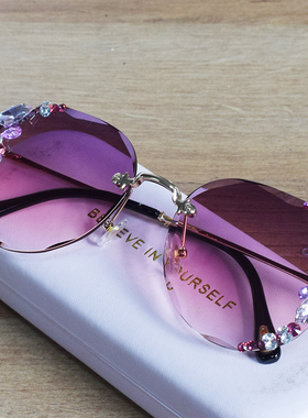 2021新款时尚太阳镜女镶钻渐变 韩版潮蜜蜂墨镜女高级感