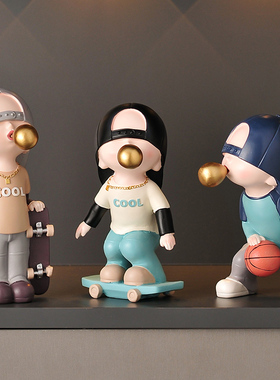 家居软装饰品篮球足球滑板小男孩摆件客厅新房儿童房书柜创意人物