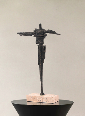 现代简约创意黑色铁艺人物雕塑金属摆件酒店办公室玄关书房装饰品