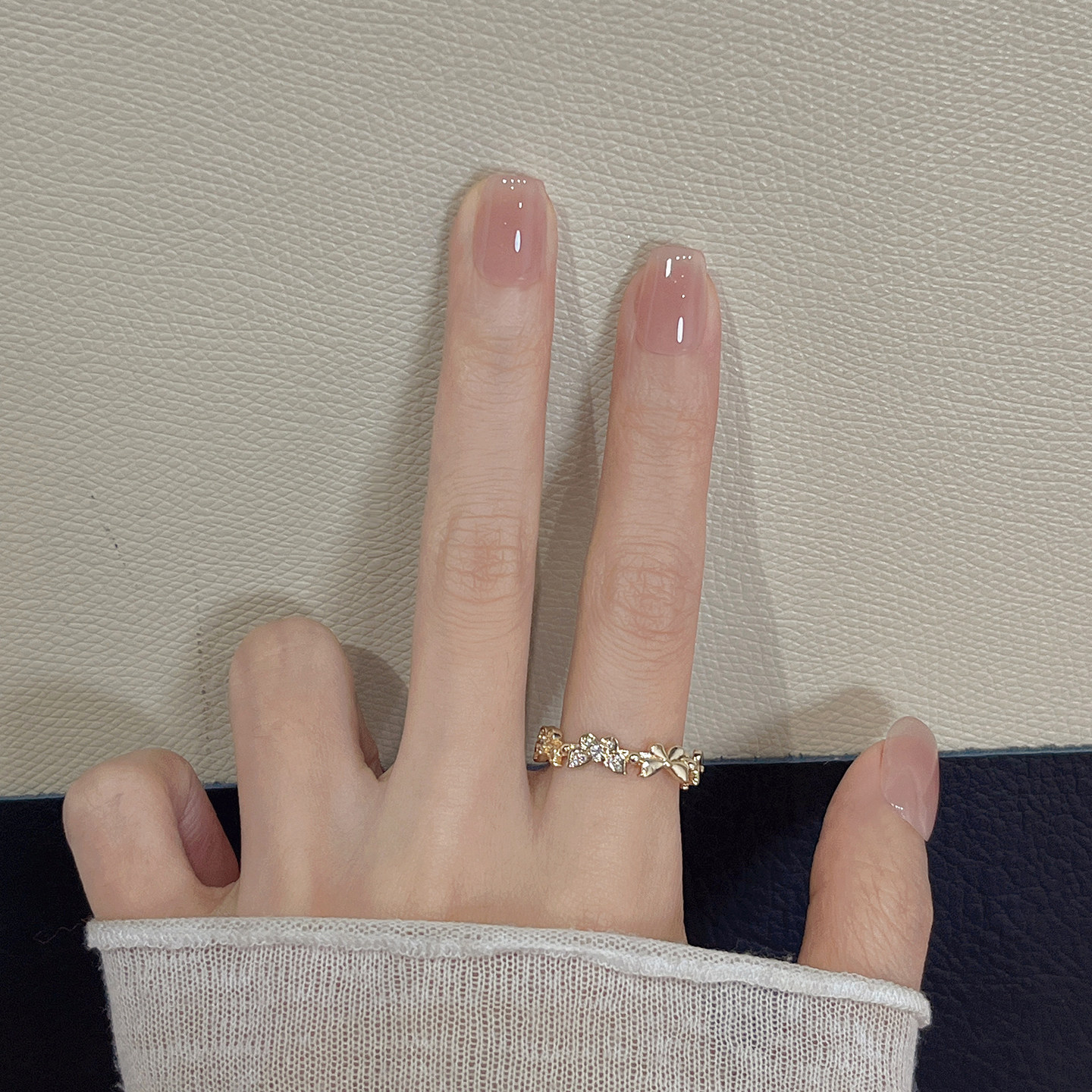 纯手工穿戴甲短款2026新款高级感拍婚纱照绝美裸色显白美甲西西娅,淘宝优惠券,粉丝福利购,淘宝优惠卷