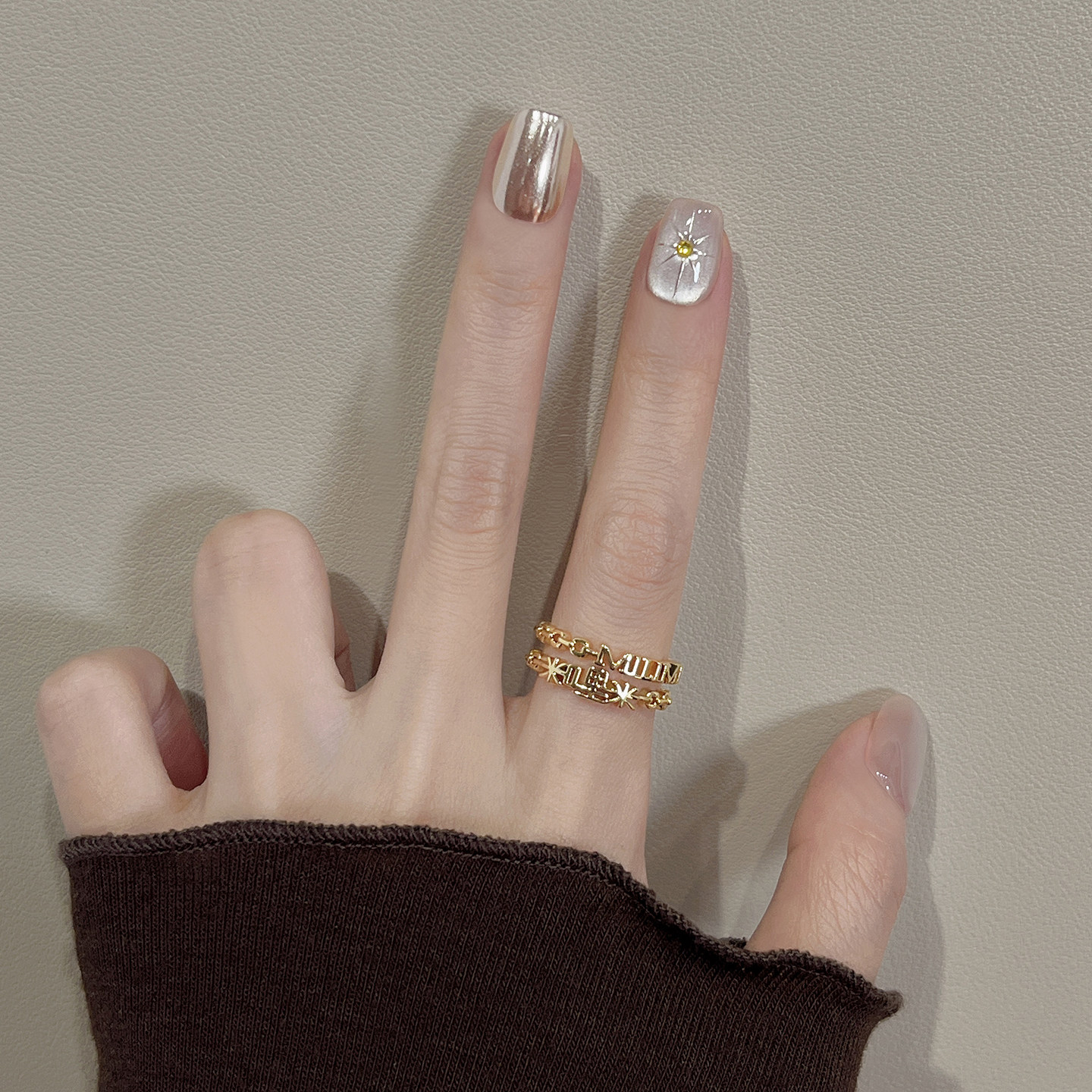 纯手工穿戴美甲贴片2026新款显白香槟猫眼高级感短款指甲闪亮星尘,淘宝优惠券,粉丝福利购,淘宝优惠卷