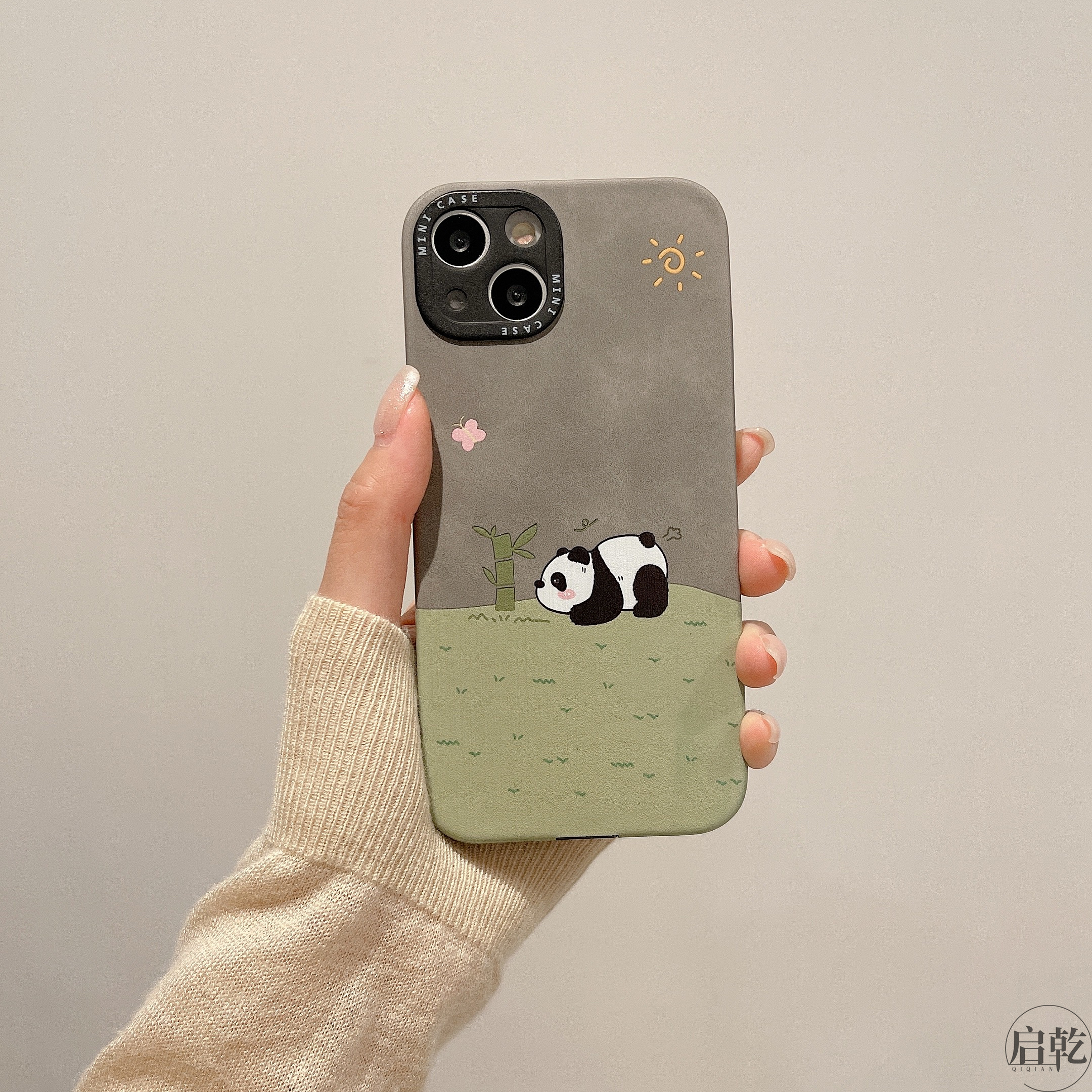 启乾 可爱熊猫竹子iPhone15/14手机壳适用苹果13promax皮质软壳12/11小众趣味卡通绿色新款防摔情侣镜头全包