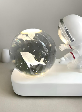 创意宇航员星空水晶球小夜灯