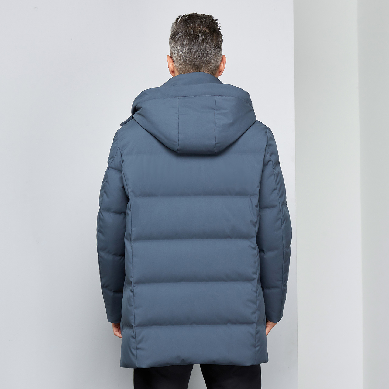 雪中飞 男士时尚温暖连帽大口袋设计百搭短款羽绒服 outlets 雪中飞 男士时尚温暖连帽大口袋设计百搭短款羽绒服 outlets