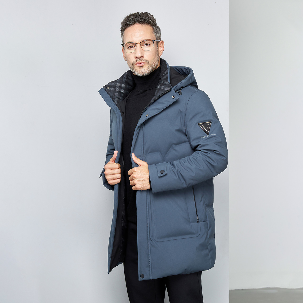 雪中飞 男士时尚温暖连帽大口袋设计百搭短款羽绒服 outlets 雪中飞 男士时尚温暖连帽大口袋设计百搭短款羽绒服 outlets