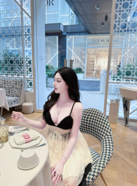 QIANYI仟意珠宝【轻奢系列】老钱风镀18k金香水瓶吊坠镶锆钻项链