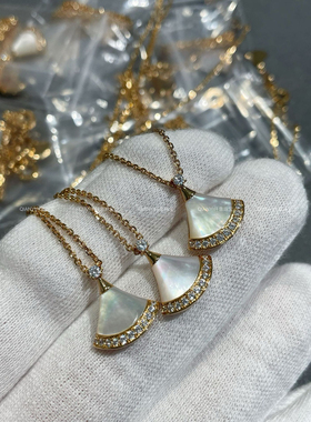 QIANYI仟意珠宝【轻奢系列】张元英同款镶钻白贝母镀18k金项链