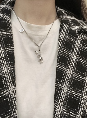 锁骨链女嘻哈酷潮人马上有钱小兔太空人项链网红简约个性毛衣链子
