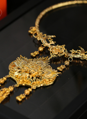 新娘中式金色重工龙凤褂项链