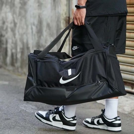 Nike large capacity men's and women's fitness bag