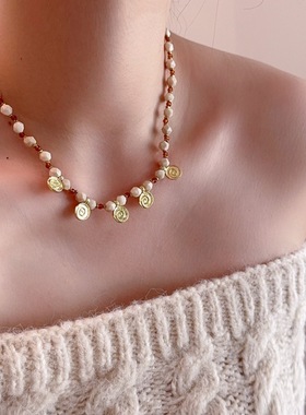 小众复古多元素螺旋吊坠项链女小香风设计黑金配色串珠颈链卫衣链