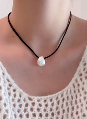 时尚皮绳简约拉丝几何方形吊坠项链女高级感复古锁骨链颈链配饰品