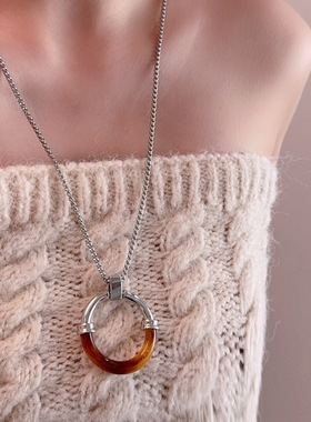 秋冬玳瑁色拼接圆圈吊坠项链女时尚个性毛衣链小众高级感颈链配饰