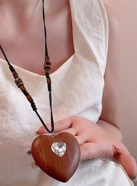 民族风胡桃木锆石爱心项链女时尚气质长款编织绳桃心形毛衣链颈链