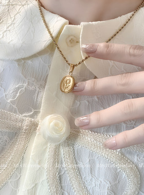 法式花朵钛钢项链高级感轻奢