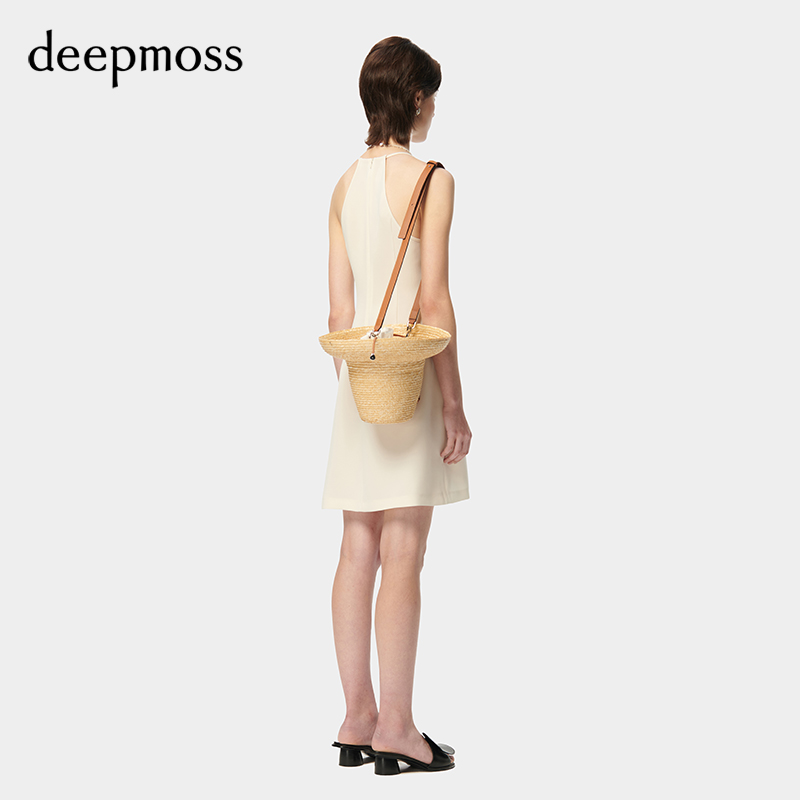 【deepmoss】2024春夏新款女装时尚休闲细带挂脖收腰廓形连衣裙 - 图2