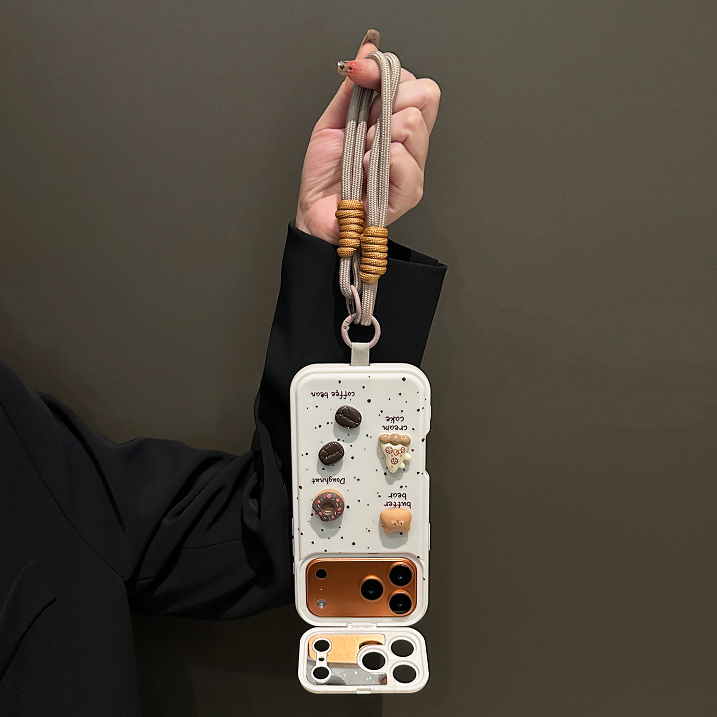 卡巴顿 适用苹果17promax手机壳新款翻盖支架带镜子iphone17pro男女创意16挂绳全包防摔超好看17Air镜面软套,淘宝优惠券,粉丝福利购,淘宝优惠卷