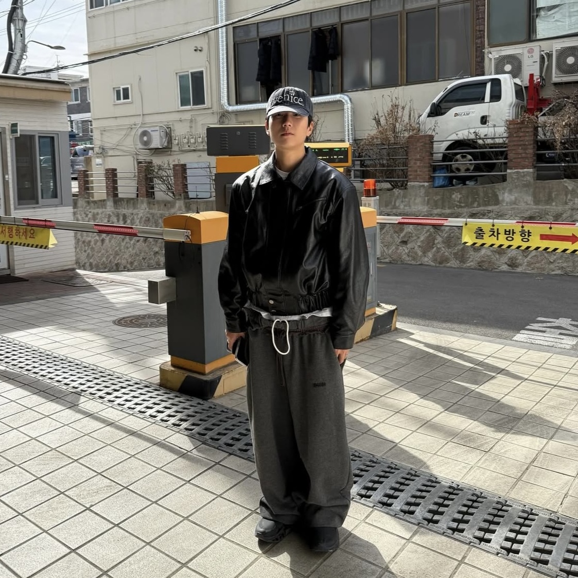 小众Magliano深灰色棕色双腰撞色抽绳卫裤解构阔腿宽松加绒运动裤 - 图0