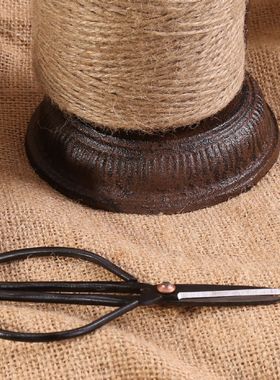 美式乡村复古做旧铸铁公鸡绕线轴 带麻绳剪刀服装店橱窗陈列道具