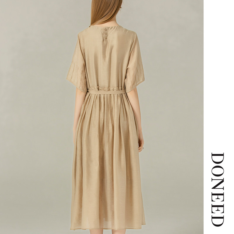 DONEED夏款法式文艺风双排扣装饰打褶配腰带轻薄中长款连衣裙女