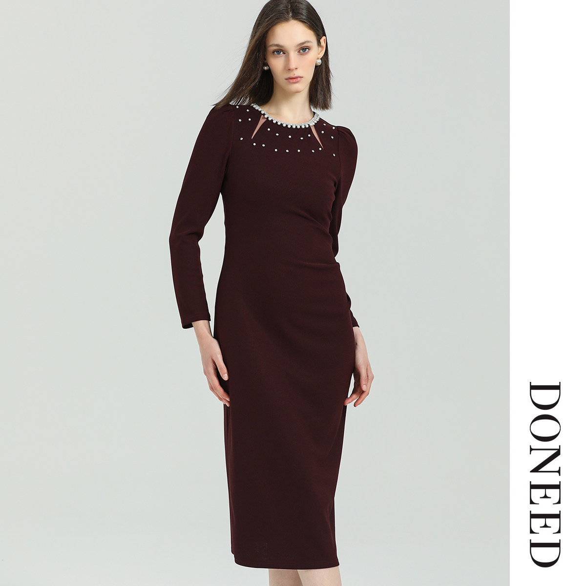 DONEED秋冬款时尚优雅钉珠圆领网纱镂空设计感2025针织连衣裙女,淘宝优惠券,粉丝福利购,淘宝优惠卷