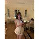 ເສື້ອຢືດຄໍ V-neck ສີຂາວລະດູຮ້ອນ