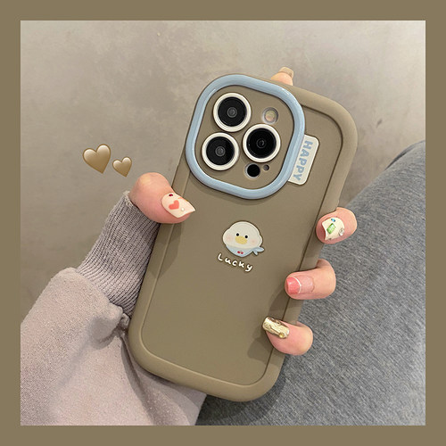 ins风可爱围巾鸭子适用苹果15promax手机壳iphone16pro情侣14磨砂13防摔12保护套max新款x11xs/xr/xsmax7p16 - 图1