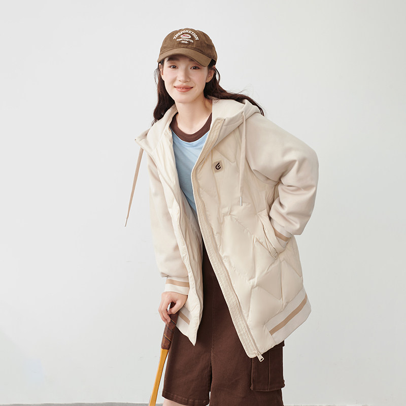 艾莱依爆款拼接卫衣式羽绒服女连帽短款秋冬季时尚防风鸭绒外套