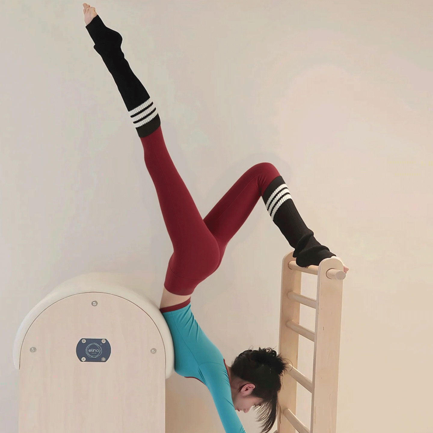 2025新款瑜伽服女长袖带胸垫显瘦运动上衣普拉提训练服健身服套装,淘宝优惠券,粉丝福利购,淘宝优惠卷