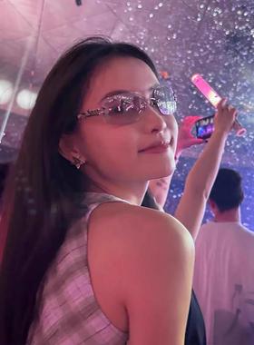 K-Style of Jennie同款无框女士太阳镜，高端Y2K性感摄影，凹形太