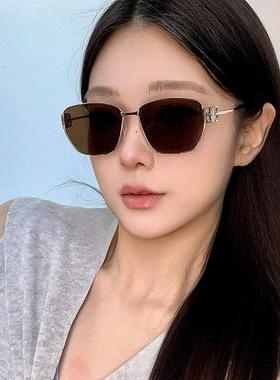 2025新款覆古茶色太阳眼镜女款高级感老钱风开 车专用旅游拍照太