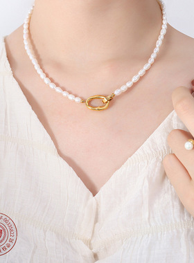 法式优雅时尚轻奢高级感天然淡水珍珠链暗扣个性设计环扣吊坠项链
