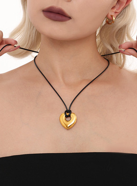 钛钢镀金镂空爱心黑色蜡绳长款抽拉可调节毛衣链女欧美风