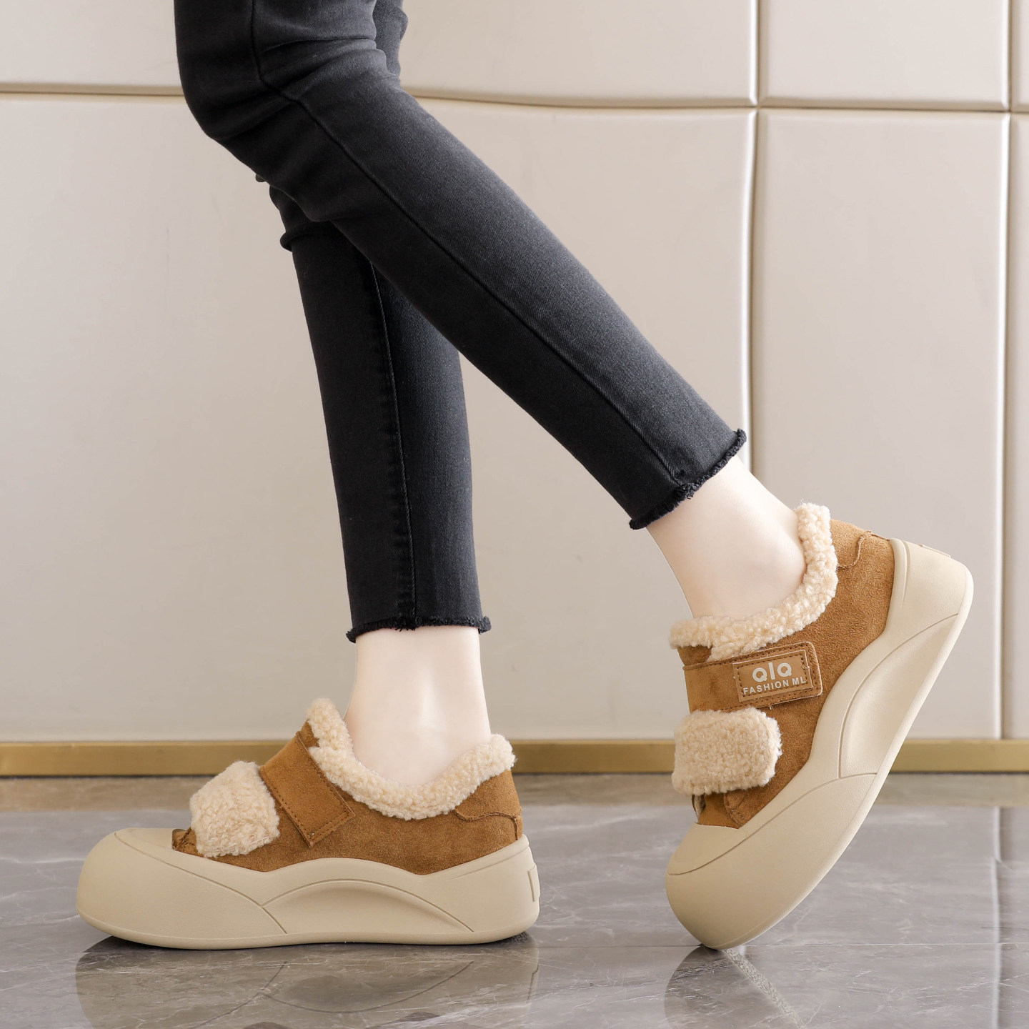 踩屎感毛毛棉鞋女2025新款冬季加绒保暖魔术贴厚底面包板鞋小码34 - 图1