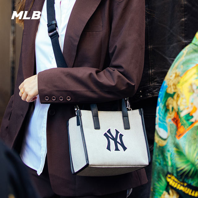 ຢ່າງເປັນທາງການ MLB Tote Bag Unisex