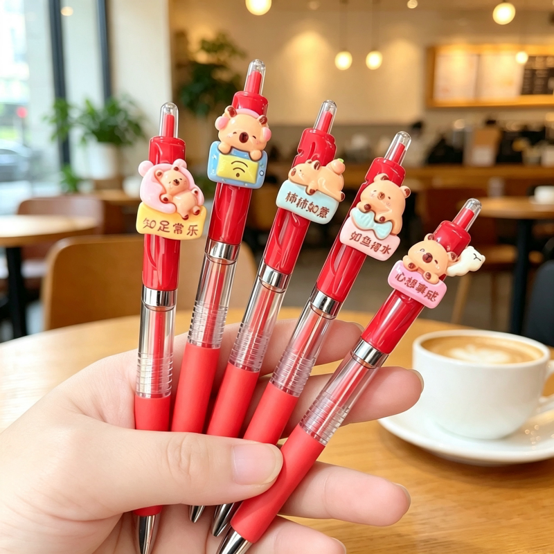 The special red pen for teachers to correct homework is quick-drying and smooth