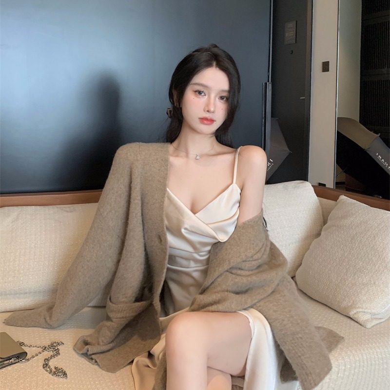 法式丝绸缎面港风性感开叉连衣裙 欧汐沫连衣裙